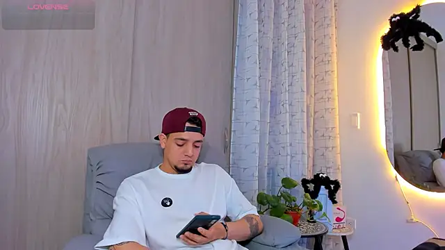 Snapshot of alejandro_calderon1 chatting on October 16, 2:12 am alejandro calderon1 online show from October 16, 2:12 am