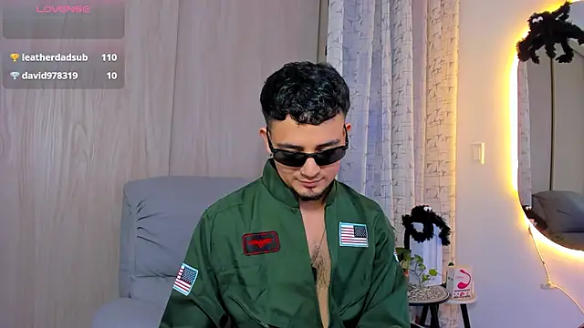 Snapshot of alejandro_calderon1 chatting on October 31, 9:38 pm alejandro calderon1 online show from October 31, 9:38 pm