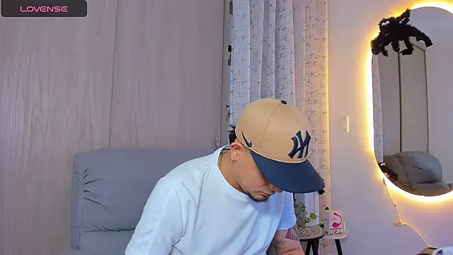 Snapshot of alejandro_calderon1 chatting on November 3, 5:09 am alejandro calderon1 online show from November 3, 5:09 am