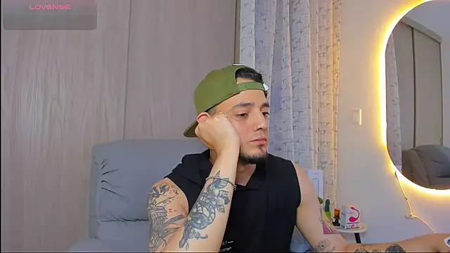 Snapshot of alejandro_calderon1 chatting on November 12, 5:30 am alejandro calderon1 online show from November 12, 5:30 am