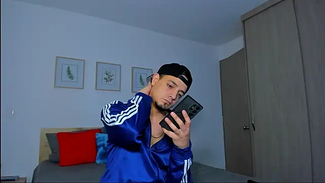 Snapshot of alejandro_calderon1 chatting on December 2, 5:24 am alejandro calderon1 online show from December 2, 5:24 am