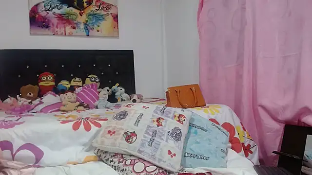 Snapshot of aleera_starxx982 chatting on March 4, 1:45 am aleera starxx982 online show from March 4, 1:45 am