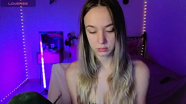 Snapshot of SexyCocobutt chatting on November 2, 8:17 am SexyCocobutt online show from November 2, 8:17 am