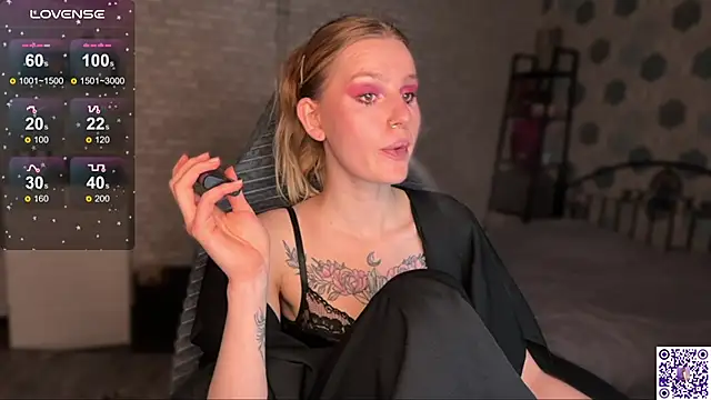 Snapshot of Chanel_Gill chatting on October 31, 6:31 pm Chanel Gill online show from October 31, 6:31 pm