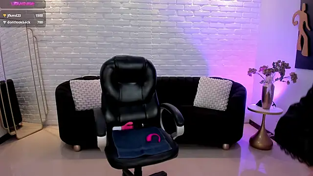 Snapshot of JennaOlsonX chatting on February 20, 2:46 pm JennaOlsonX online show from February 20, 2:46 pm