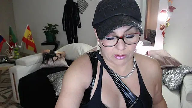 Snapshot of Myrnasexxx chatting on February 5, 11:50 pm Myrnasexxx online show from February 5, 11:50 pm