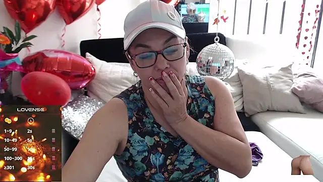 Snapshot of Myrnasexxx chatting on February 18, 6:04 pm Myrnasexxx online show from February 18, 6:04 pm