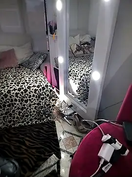 Snapshot of Myrnasexxx chatting on October 21, 10:43 pm Myrnasexxx online show from October 21, 10:43 pm