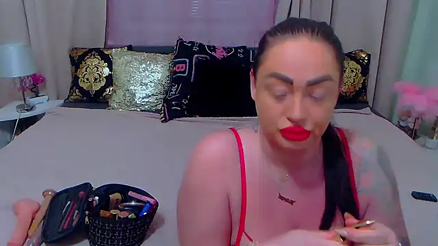 BustyVicky online show from December 7, 10:28 pm