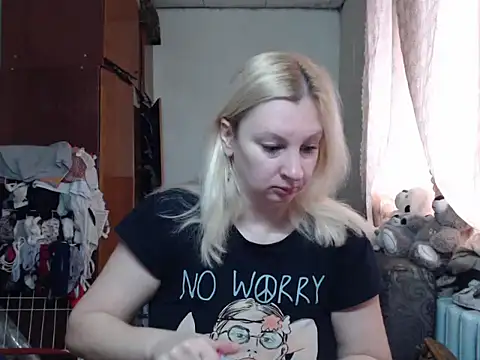 Snapshot of BustyBlond chatting on February 8, 6:43 am BustyBlond online show from February 8, 6:43 am