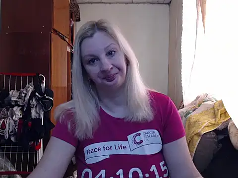 Snapshot of BustyBlond chatting on February 10, 5:58 am BustyBlond online show from February 10, 5:58 am