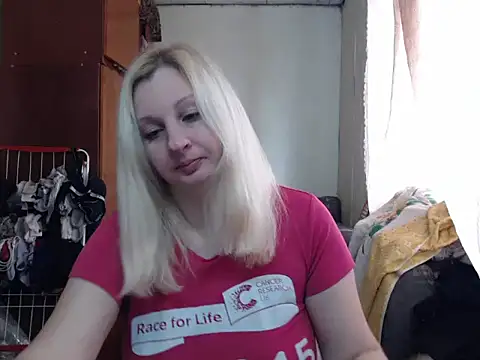 Snapshot of BustyBlond chatting on February 10, 9:04 am BustyBlond online show from February 10, 9:04 am