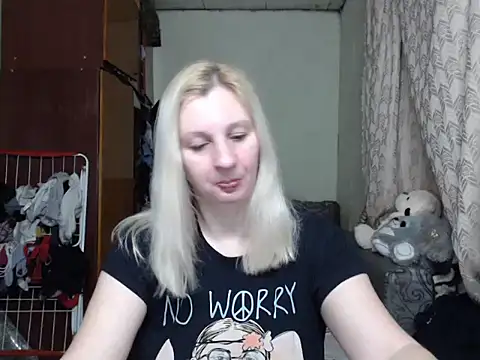 Snapshot of BustyBlond chatting on February 10, 3:53 pm BustyBlond online show from February 10, 3:53 pm