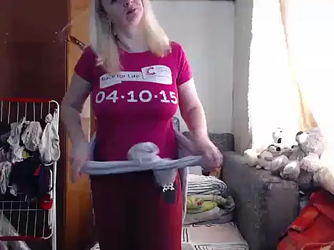 Snapshot of BustyBlond chatting on February 12, 6:51 am BustyBlond online show from February 12, 6:51 am