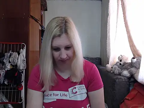 Snapshot of BustyBlond chatting on February 12, 9:52 am BustyBlond online show from February 12, 9:52 am