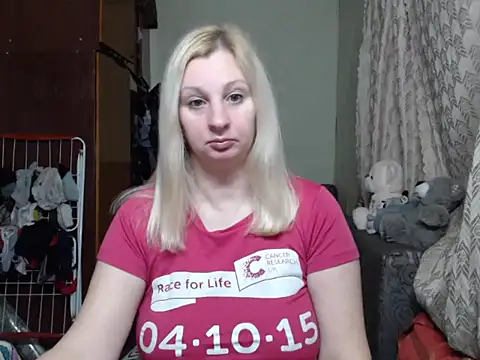 Snapshot of BustyBlond chatting on February 12, 3:49 pm BustyBlond online show from February 12, 3:49 pm