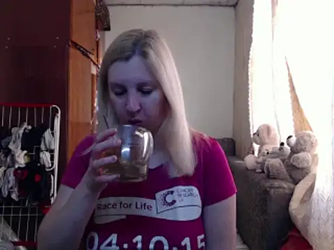 Snapshot of BustyBlond chatting on February 13, 5:48 am BustyBlond online show from February 13, 5:48 am