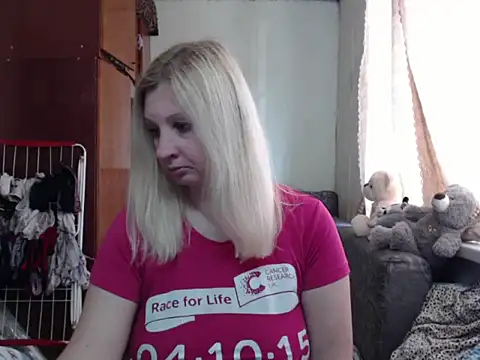 Snapshot of BustyBlond chatting on February 13, 8:48 am BustyBlond online show from February 13, 8:48 am