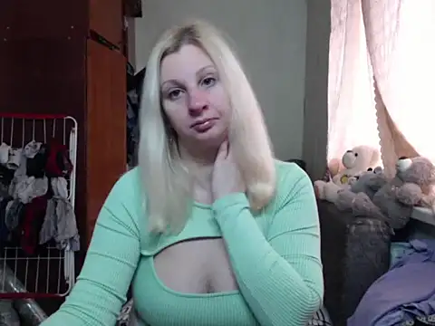 Snapshot of BustyBlond chatting on February 14, 12:57 pm BustyBlond online show from February 14, 12:57 pm