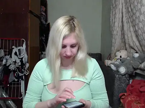 Snapshot of BustyBlond chatting on February 20, 4:03 pm BustyBlond online show from February 20, 4:03 pm