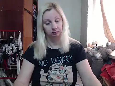 Snapshot of BustyBlond chatting on February 21, 6:40 am BustyBlond online show from February 21, 6:40 am