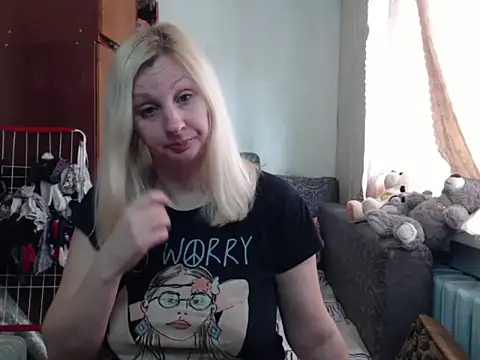 Snapshot of BustyBlond chatting on February 21, 9:45 am BustyBlond online show from February 21, 9:45 am