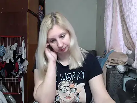 Snapshot of BustyBlond chatting on February 21, 3:10 pm BustyBlond online show from February 21, 3:10 pm