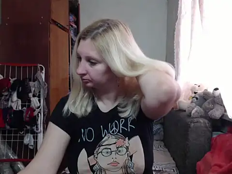 Snapshot of BustyBlond chatting on February 27, 2:00 pm BustyBlond online show from February 27, 2:00 pm