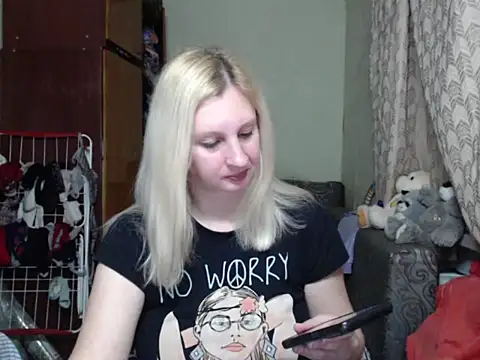 Snapshot of BustyBlond chatting on February 27, 5:04 pm BustyBlond online show from February 27, 5:04 pm
