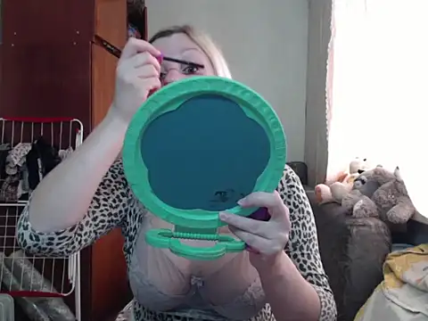 Snapshot of BustyBlond chatting on March 2, 6:48 am BustyBlond online show from March 2, 6:48 am