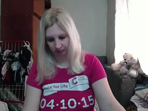 Snapshot of BustyBlond chatting on March 4, 10:02 am BustyBlond online show from March 4, 10:02 am