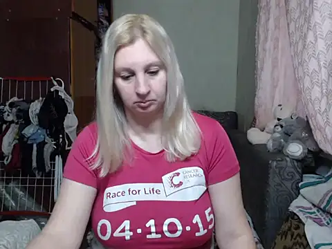 Snapshot of BustyBlond chatting on March 4, 3:37 pm BustyBlond online show from March 4, 3:37 pm