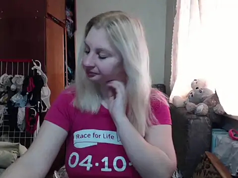 Snapshot of BustyBlond chatting on March 6, 5:14 am BustyBlond online show from March 6, 5:14 am