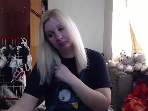 Snapshot of BustyBlond chatting on March 10, 6:16 am BustyBlond online show from March 10, 6:16 am