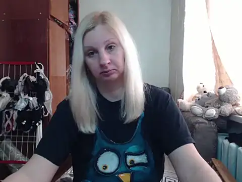 Snapshot of BustyBlond chatting on March 10, 9:21 am BustyBlond online show from March 10, 9:21 am