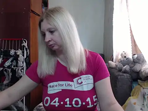 Snapshot of BustyBlond chatting on March 12, 9:55 am BustyBlond online show from March 12, 9:55 am