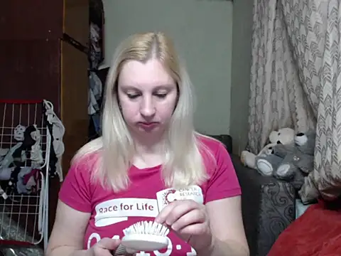 Snapshot of BustyBlond chatting on March 16, 4:23 pm BustyBlond online show from March 16, 4:23 pm