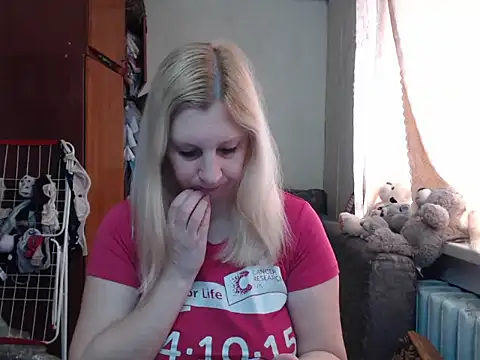 Snapshot of BustyBlond chatting on March 17, 6:07 am BustyBlond online show from March 17, 6:07 am