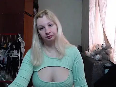 Snapshot of BustyBlond chatting on March 18, 6:03 am BustyBlond online show from March 18, 6:03 am