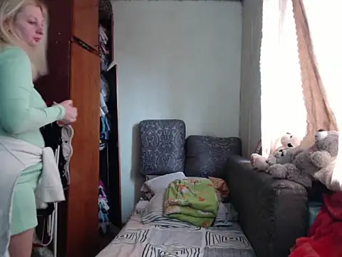 Snapshot of BustyBlond chatting on March 18, 9:09 am BustyBlond online show from March 18, 9:09 am