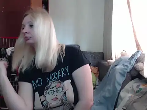 Snapshot of BustyBlond chatting on March 19, 8:45 am BustyBlond online show from March 19, 8:45 am