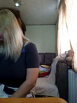 Snapshot of BustyBlond chatting on October 24, 5:48 am BustyBlond online show from October 24, 5:48 am