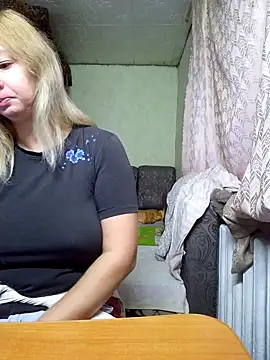 Snapshot of BustyBlond chatting on October 25, 4:42 am BustyBlond online show from October 25, 4:42 am