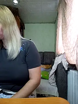 Snapshot of BustyBlond chatting on October 26, 1:39 pm BustyBlond online show from October 26, 1:39 pm