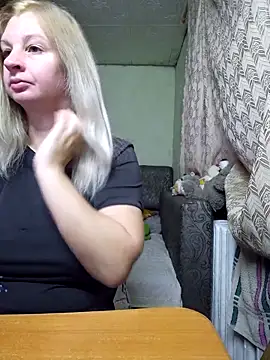 Snapshot of BustyBlond chatting on November 3, 4:25 am BustyBlond online show from November 3, 4:25 am