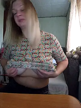 Snapshot of BustyBlond chatting on November 21, 6:45 am BustyBlond online show from November 21, 6:45 am