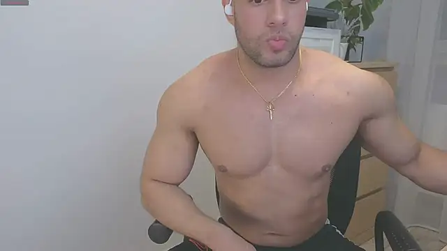 izaak lover online show from February 13, 6:05 pm