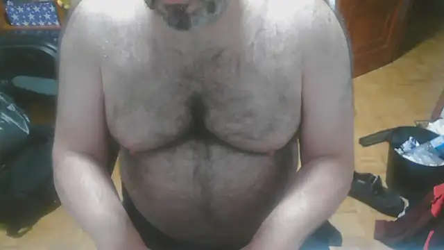 Snapshot of mikeyhotbear chatting on December 3, 6:15 am mikeyhotbear online show from December 3, 6:15 am