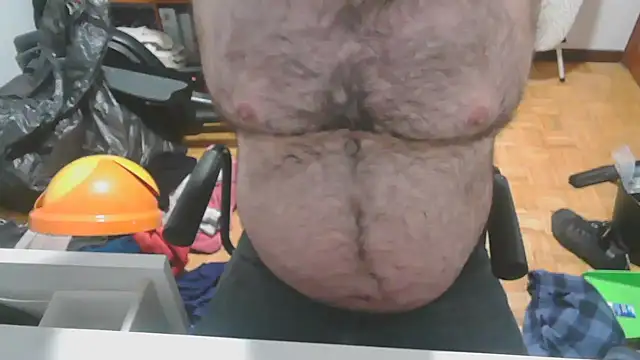 Snapshot of mikeyhotbear chatting on December 16, 5:00 pm mikeyhotbear online show from December 16, 5:00 pm