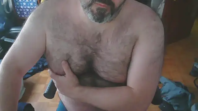 Snapshot of mikeyhotbear chatting on January 3, 3:55 pm mikeyhotbear online show from January 3, 3:55 pm